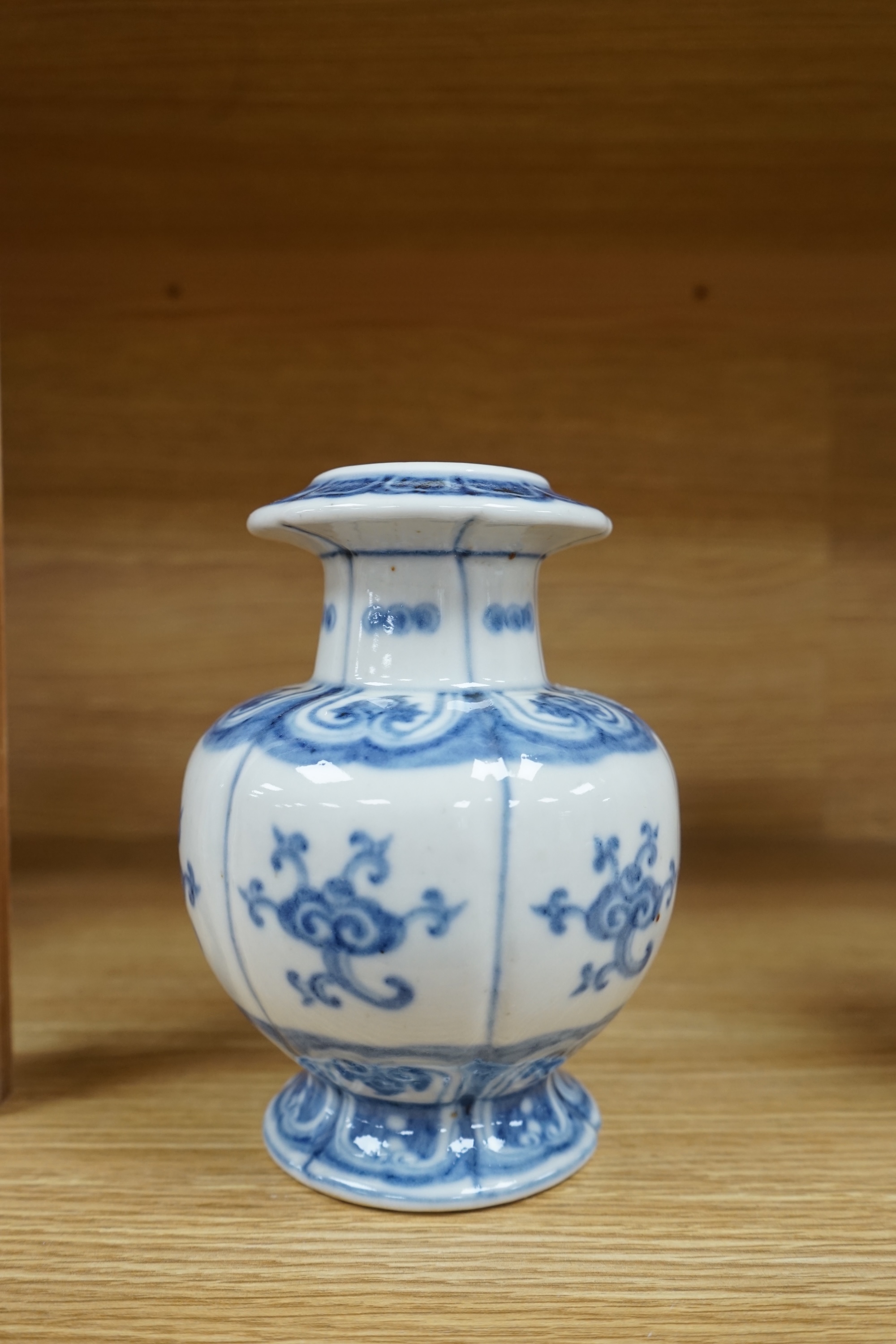 A Chinese blue and white bulbous vase 18cm high. Condition - good.